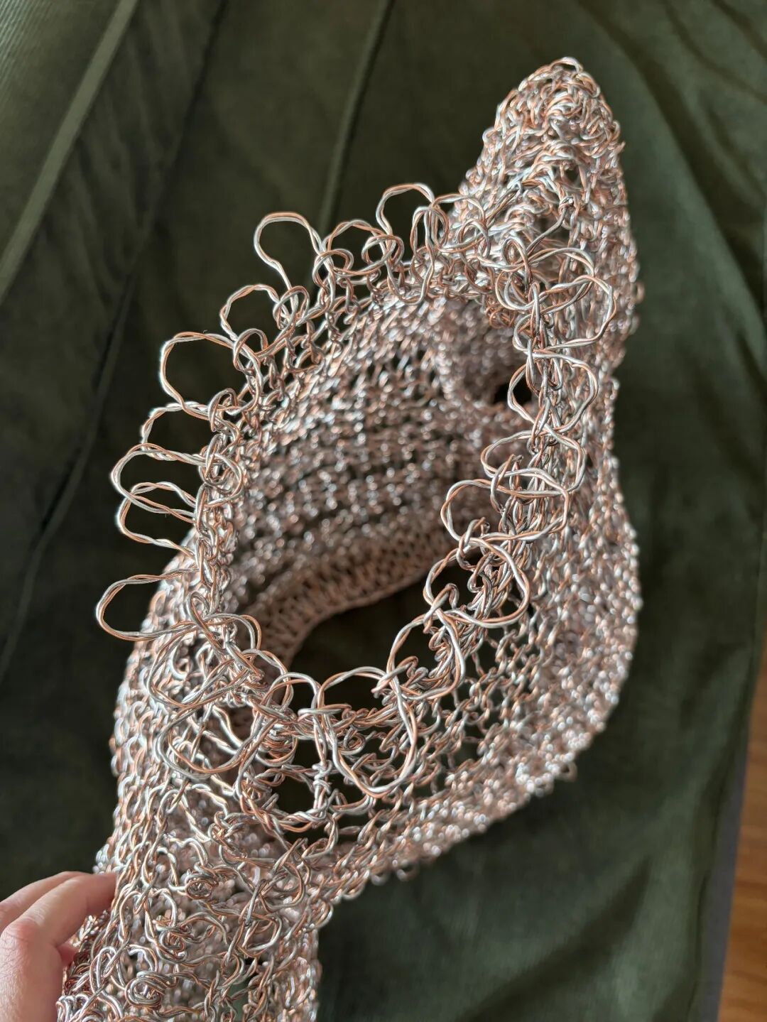 缺席的在场:一部被取代身体主体的|白晶《KnittingSweaters(织毛衣)》系列作品细节