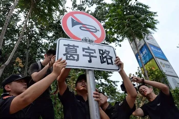 监控社会:当代艺术如何撕开“全景|插图52