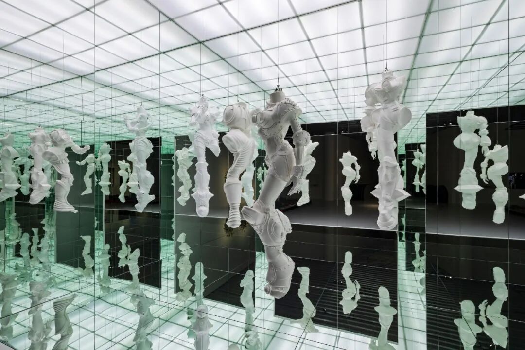 缺席的在场:一部被取代身体主体的|李昢作品《CyborgW1-W4》(1998)