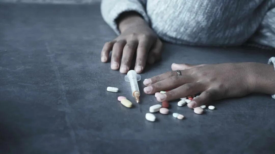 失控的处方:现代社会的“药物依赖|第二部分:迷失的罗盘——探寻药物依赖的深层根源