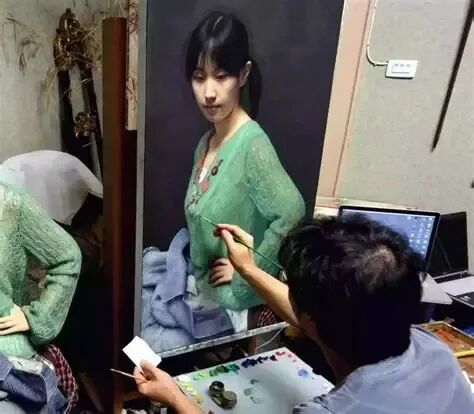 写实之“死”:当AI能生成一切,|冷军在绘制《小姜》