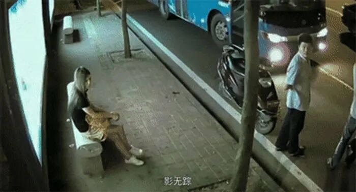 监控社会:当代艺术如何撕开“全景|《蜻蜓之眼》截图
