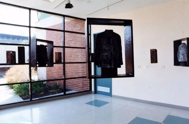 缺席的在场:一部被取代身体主体的|隋建国作品ShowingspaceinVCA