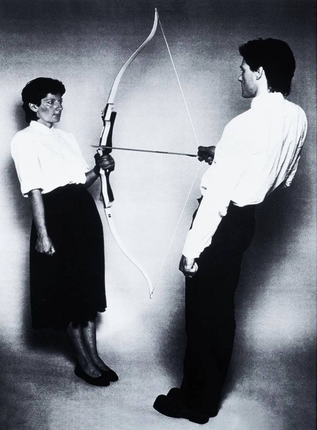 当代艺术家的“观念”，究竟是怎样｜阿布拉莫维奇行为作品《潜能》1980年
