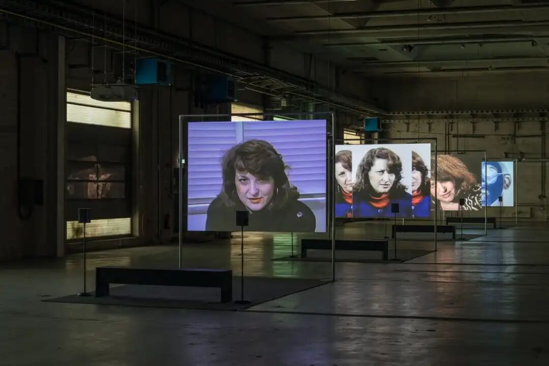 2026艺术未来指南:在AI席卷|艺术家林恩·赫什曼·利森(LynnHershmanLeeson)作品
