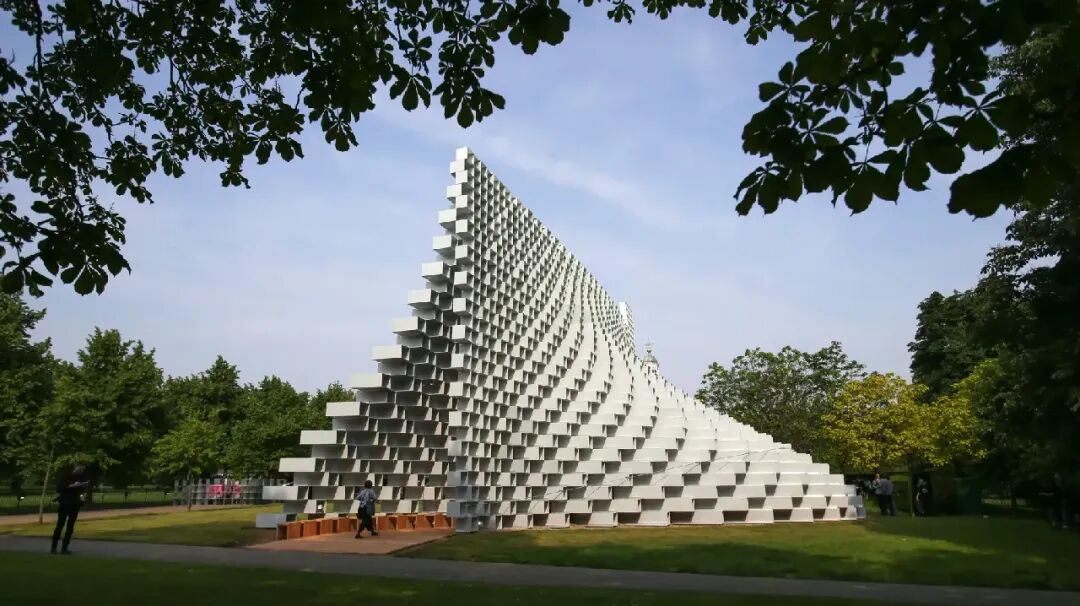 艺术圈是怎么一步步把艺术批评家“|SerpentineGallery